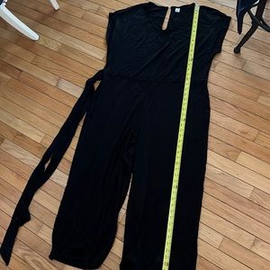 Old navy black jumpsuit with belt size XL